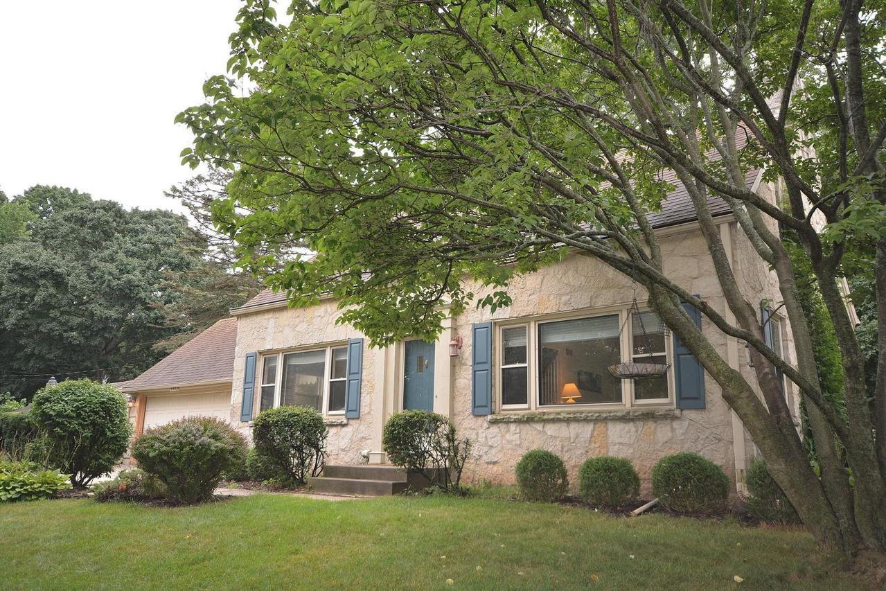 11625 W Underwood Pkwy, Wauwatosa, WI 53226