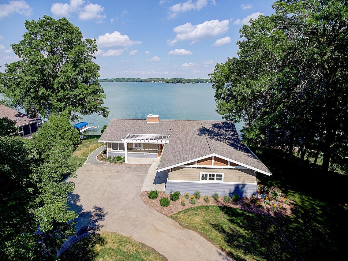 W393N5760 Mary Ln, Oconomowoc, WI 53066