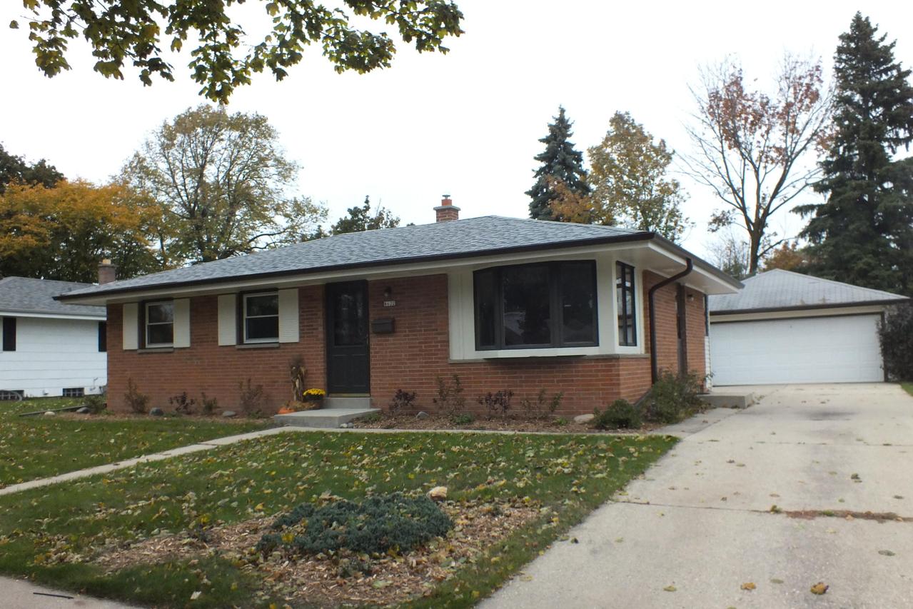 8622 W Tripoli Ave, Milwaukee, WI 53228