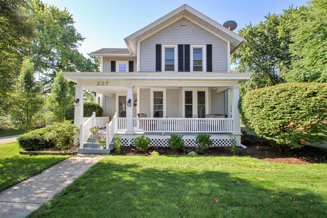 227 W Jefferson St, Elkhorn, WI 53121