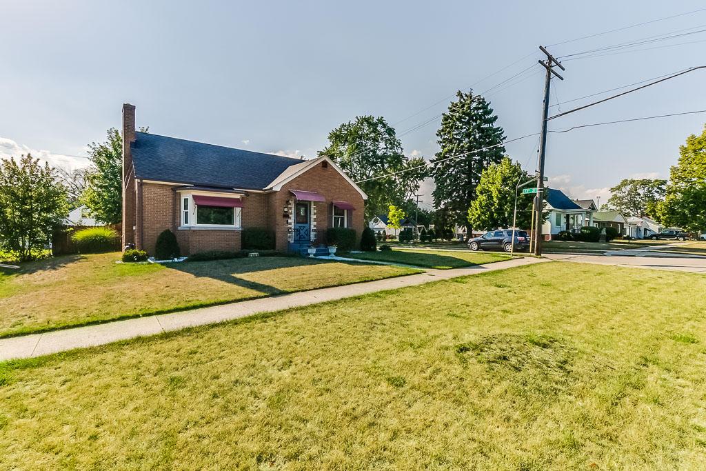 7302 Pershing Blvd, Kenosha, WI 53142