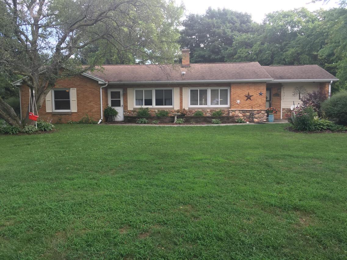 237 E 4 Mile Rd, Wind Point, WI 53402