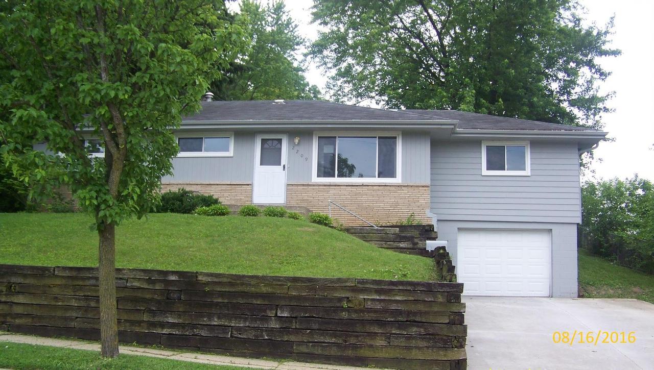 2209 Easy St, Waukesha, WI 53188