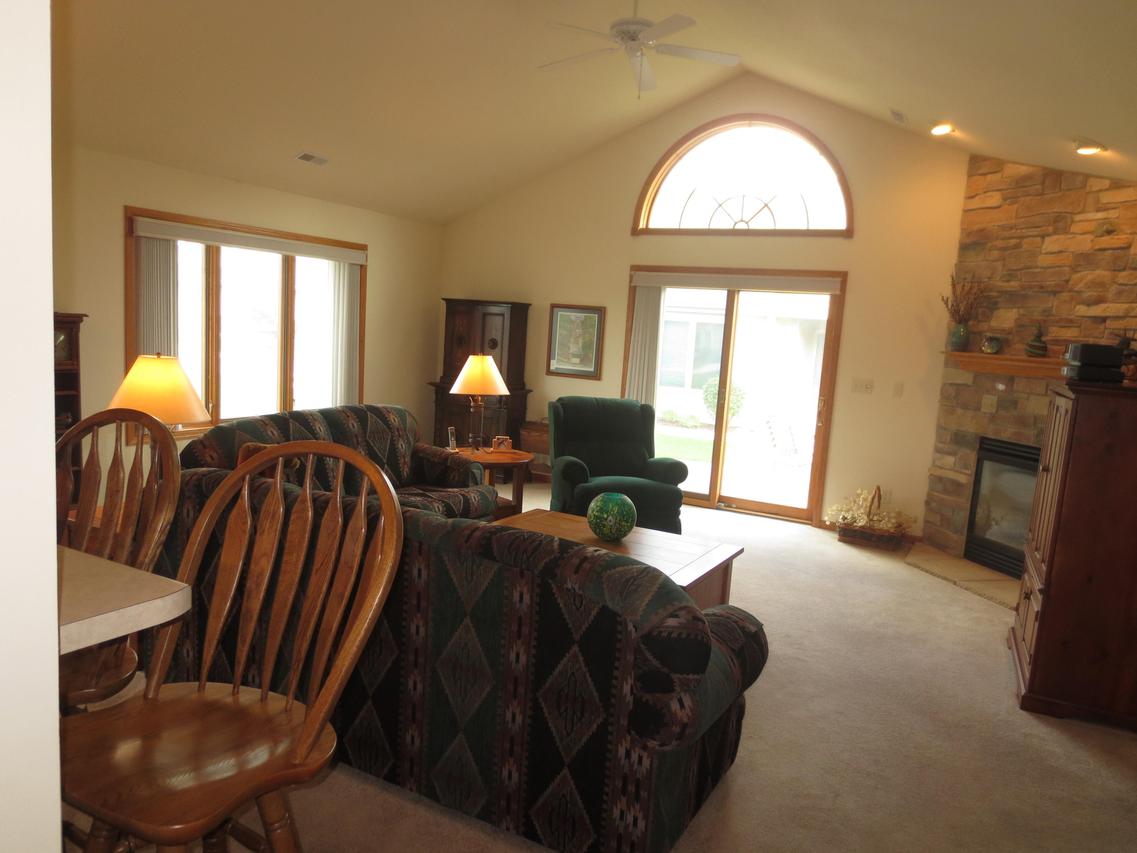 N160W18906 Oakland Dr, Jackson, WI 53037