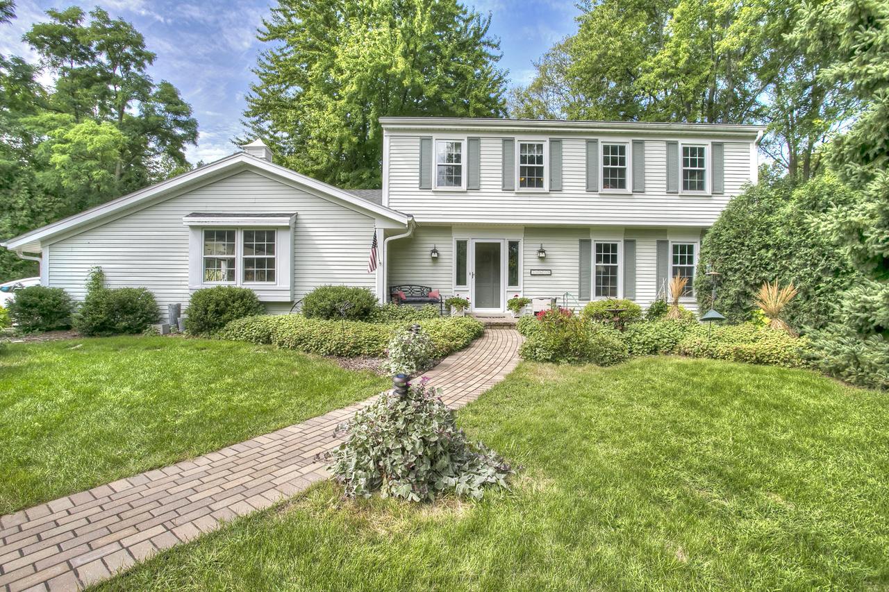 10619 N O'connell Ln, Mequon, WI 53097