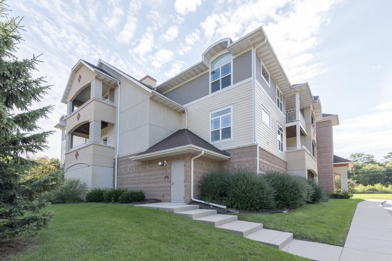 213 S Main St #304, Thiensville, WI 53092