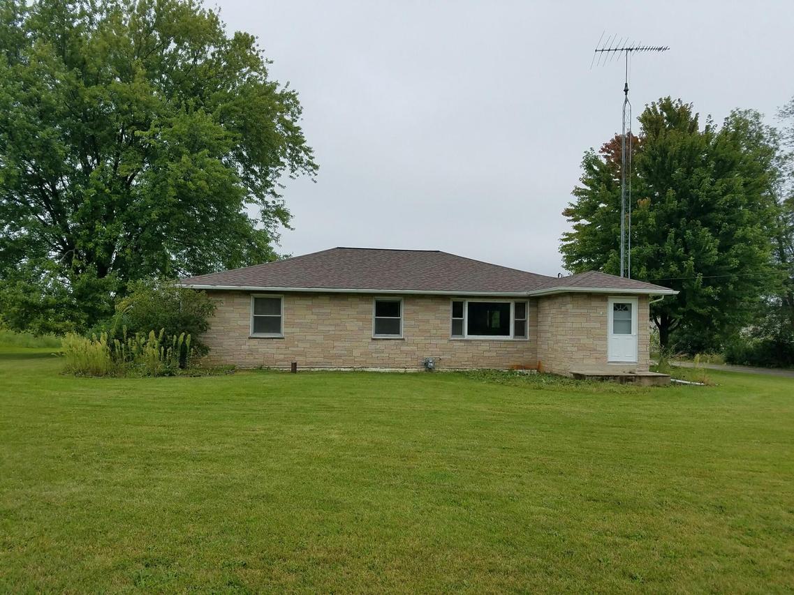18 Lee Rd, Hartford, WI 53027