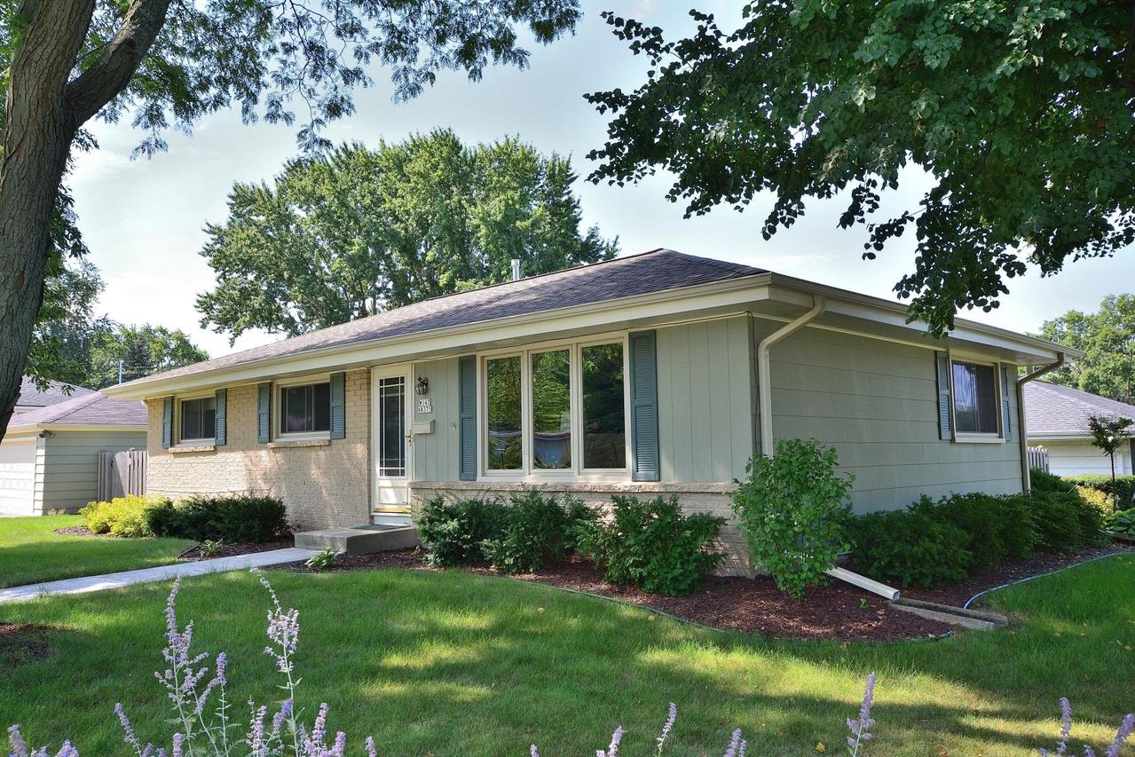 W147N8375 Manchester Dr., Menomonee Falls, WI 53051