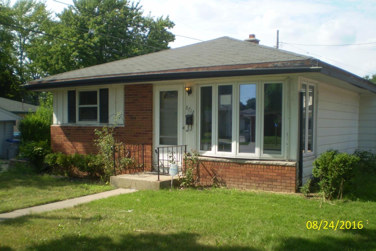 8712 W Stark St, Milwaukee, WI 53225