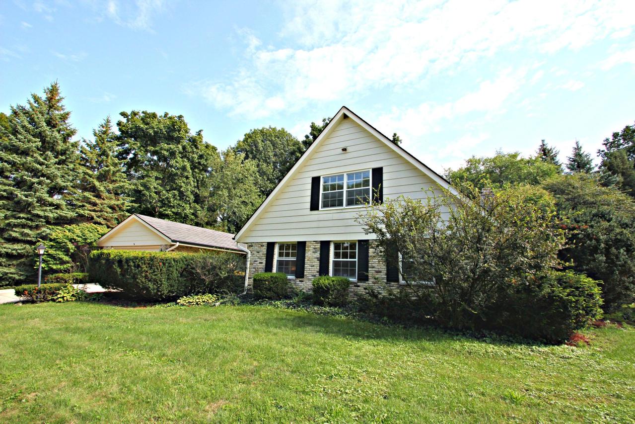 611 Westminster Dr, Waukesha, WI 53186