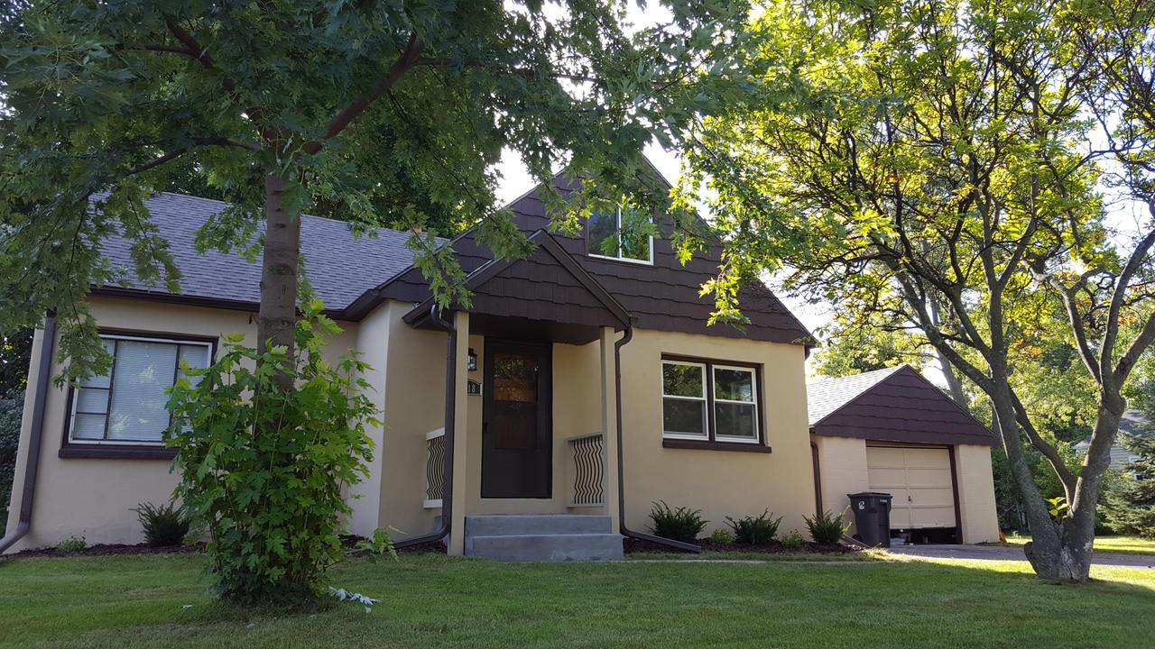 1418 S Rock Pl, New Berlin, WI 53151