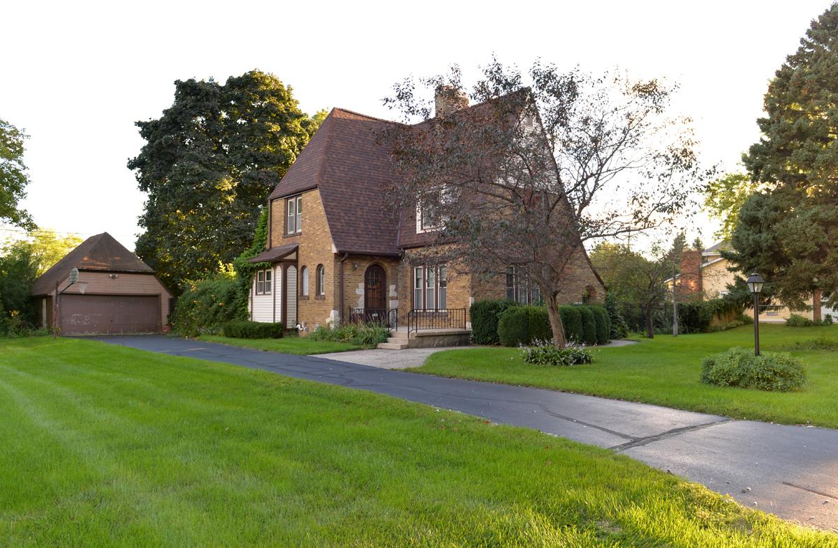 5901 Greenleaf Blvd, Mount Pleasant, WI 53406