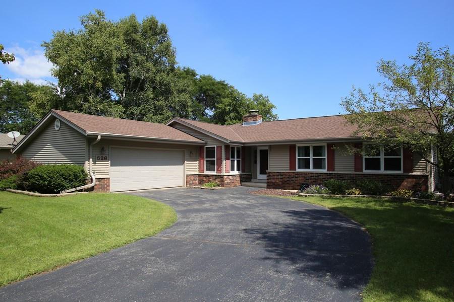 526 Woodridge Dr., Grafton, WI 53024