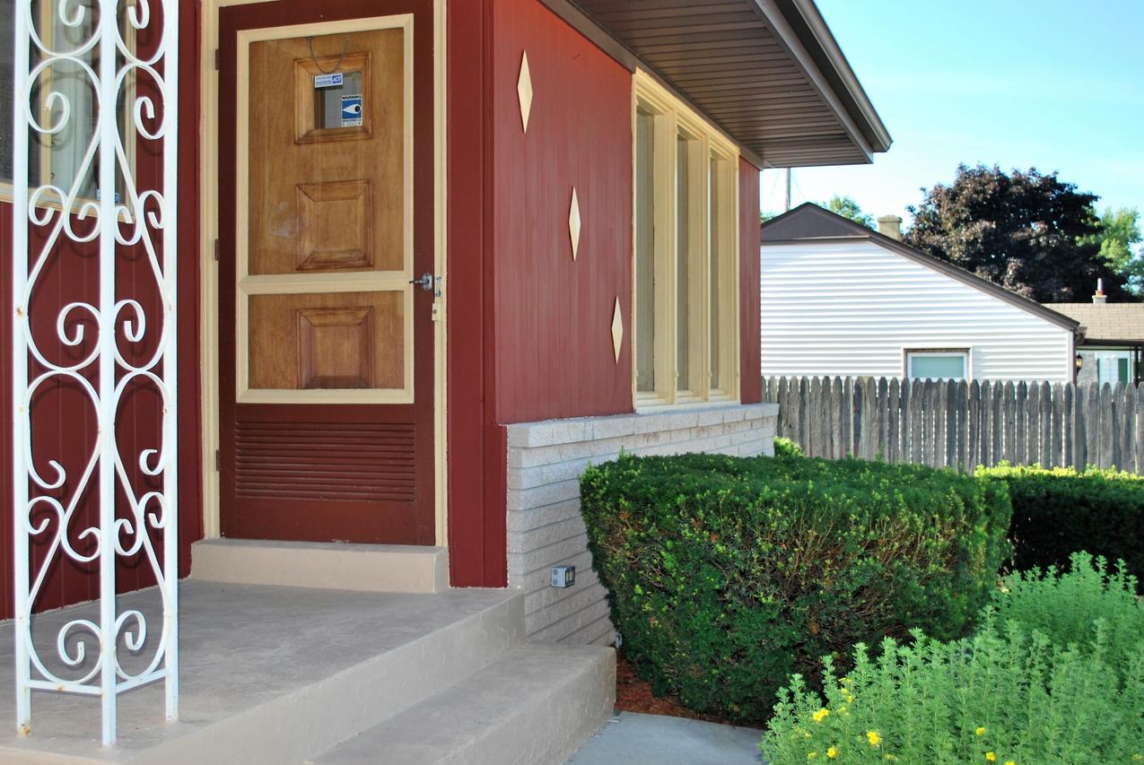 1520 Indiana St, Racine, WI 53405