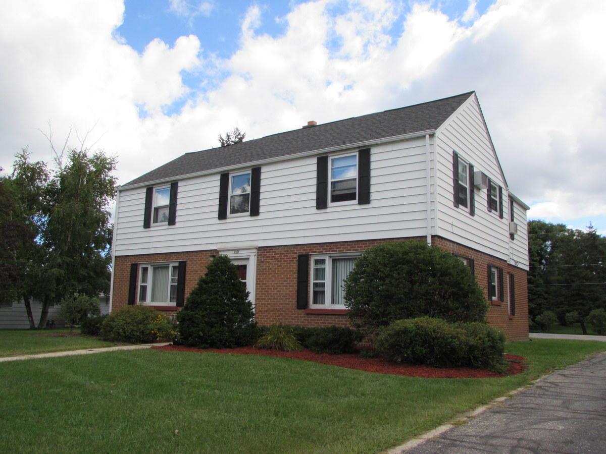 223 W Decorah Rd, West Bend, WI 53095