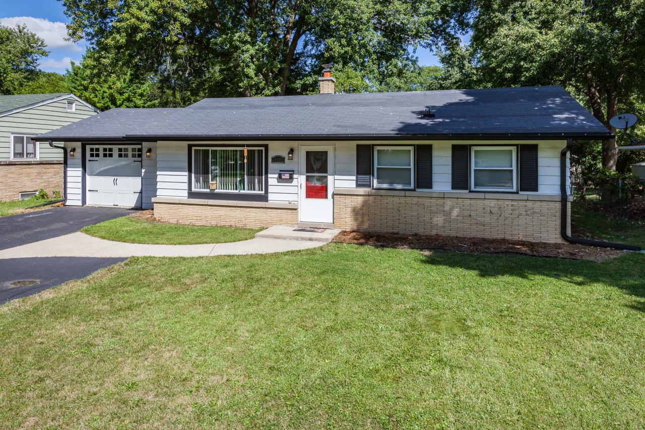 11320 W Parnell Ave, Hales Corners, WI 53130