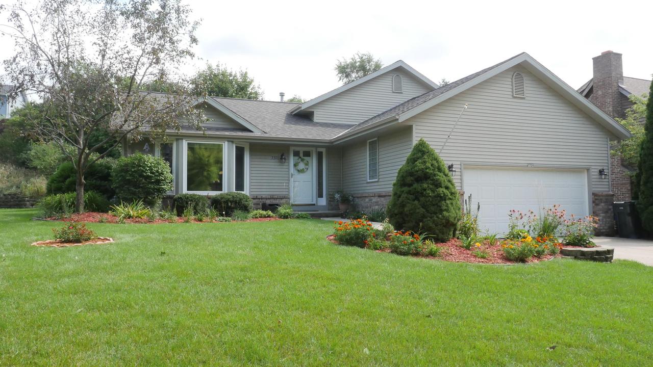 3326 S 114th St, West Allis, WI 53227