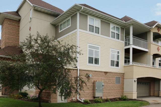 213 S Main St #201, Thiensville, WI 53092