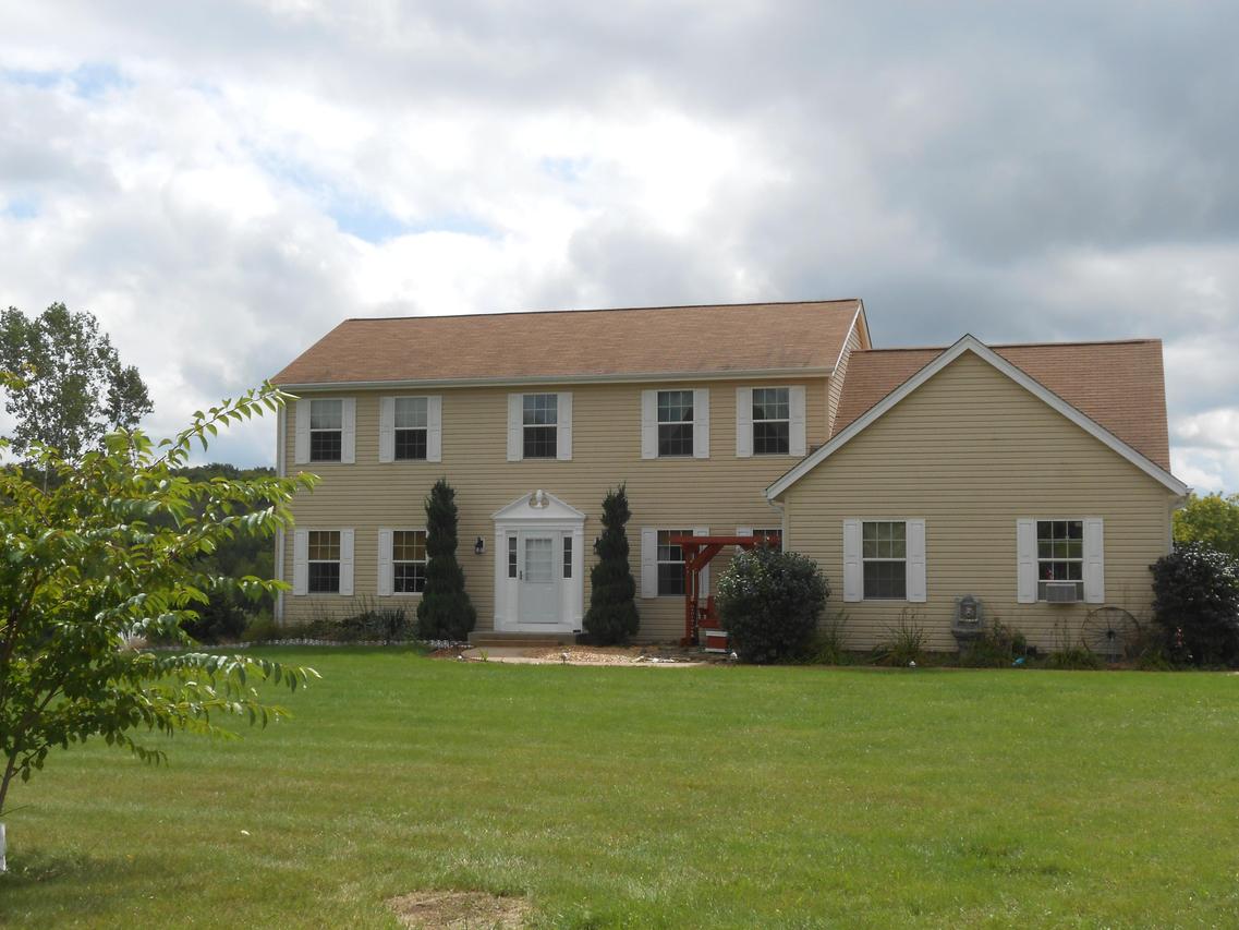 1943 Elm Tree Dr, Farmington, WI 53040