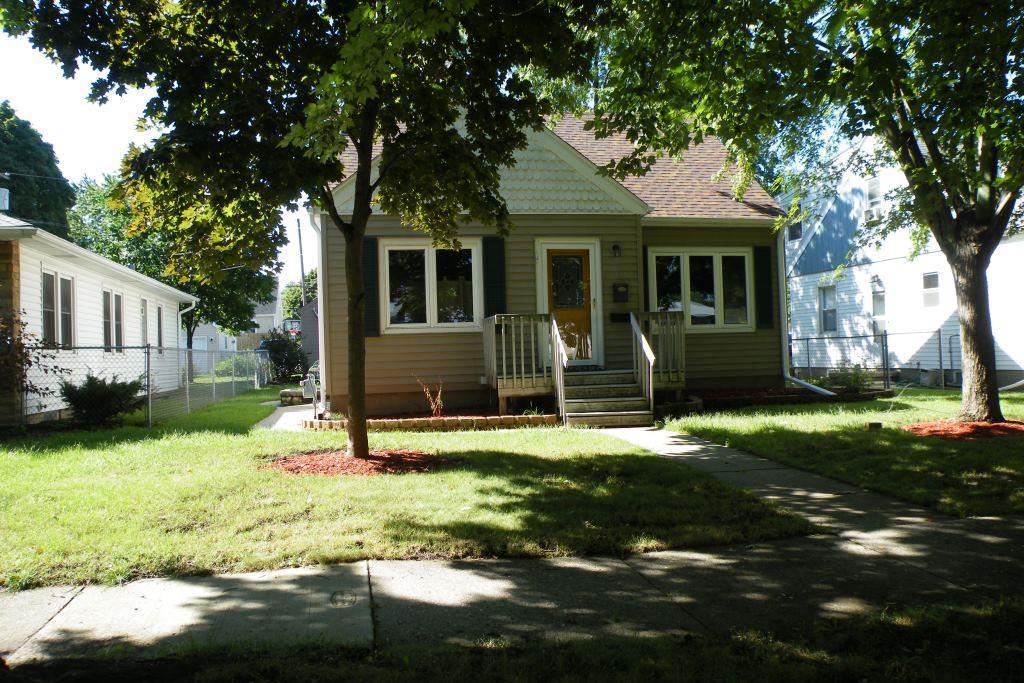 227 Douglass Ave, Waukesha, WI 53186