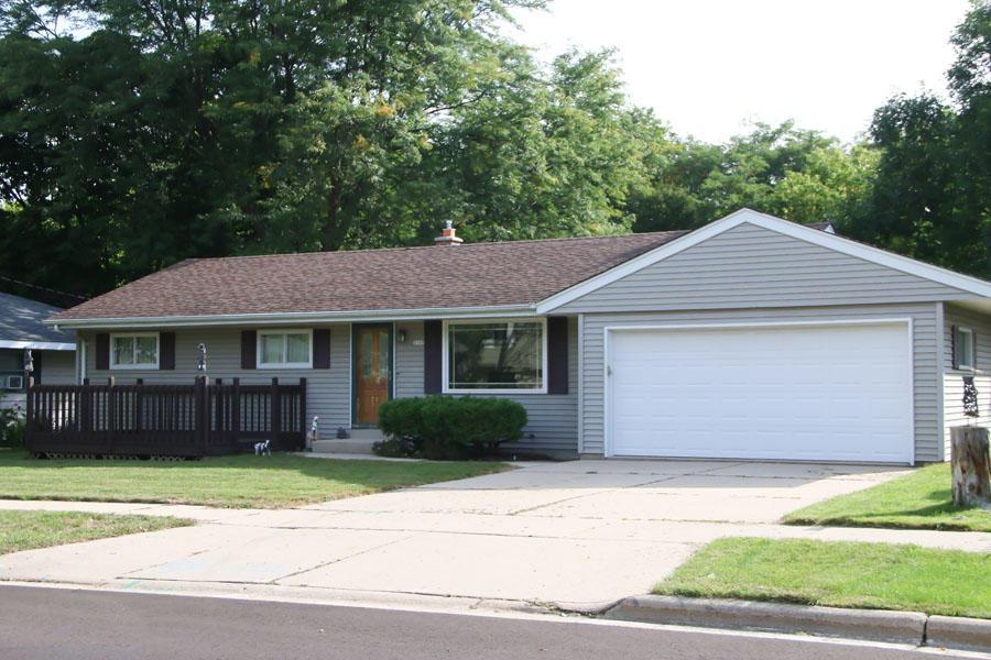 2165 Skyline Dr, West Bend, WI 53090