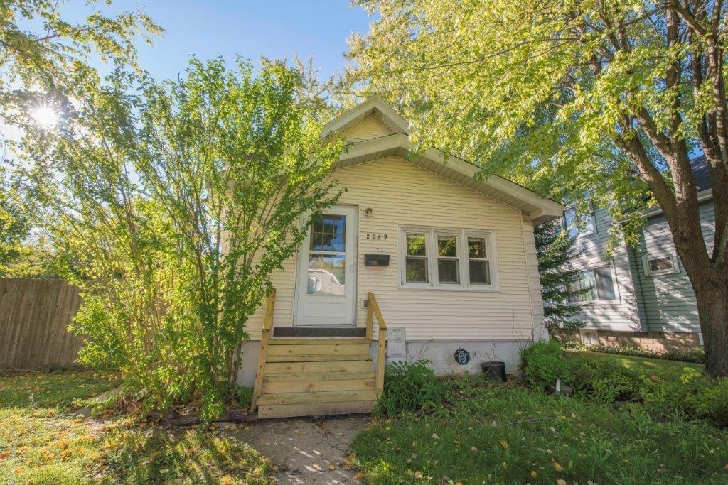 2069 S 69th St, West Allis, WI 53219