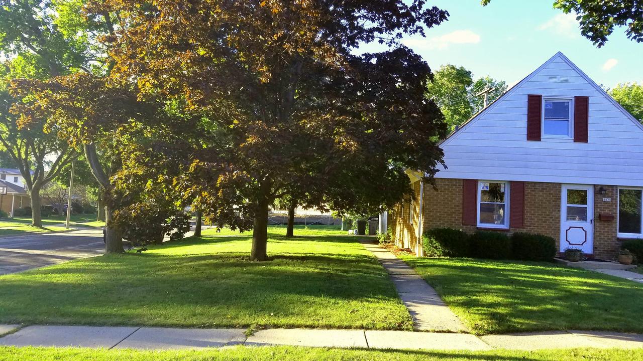 4828 W Montrose Ave., Milwaukee, WI 53219