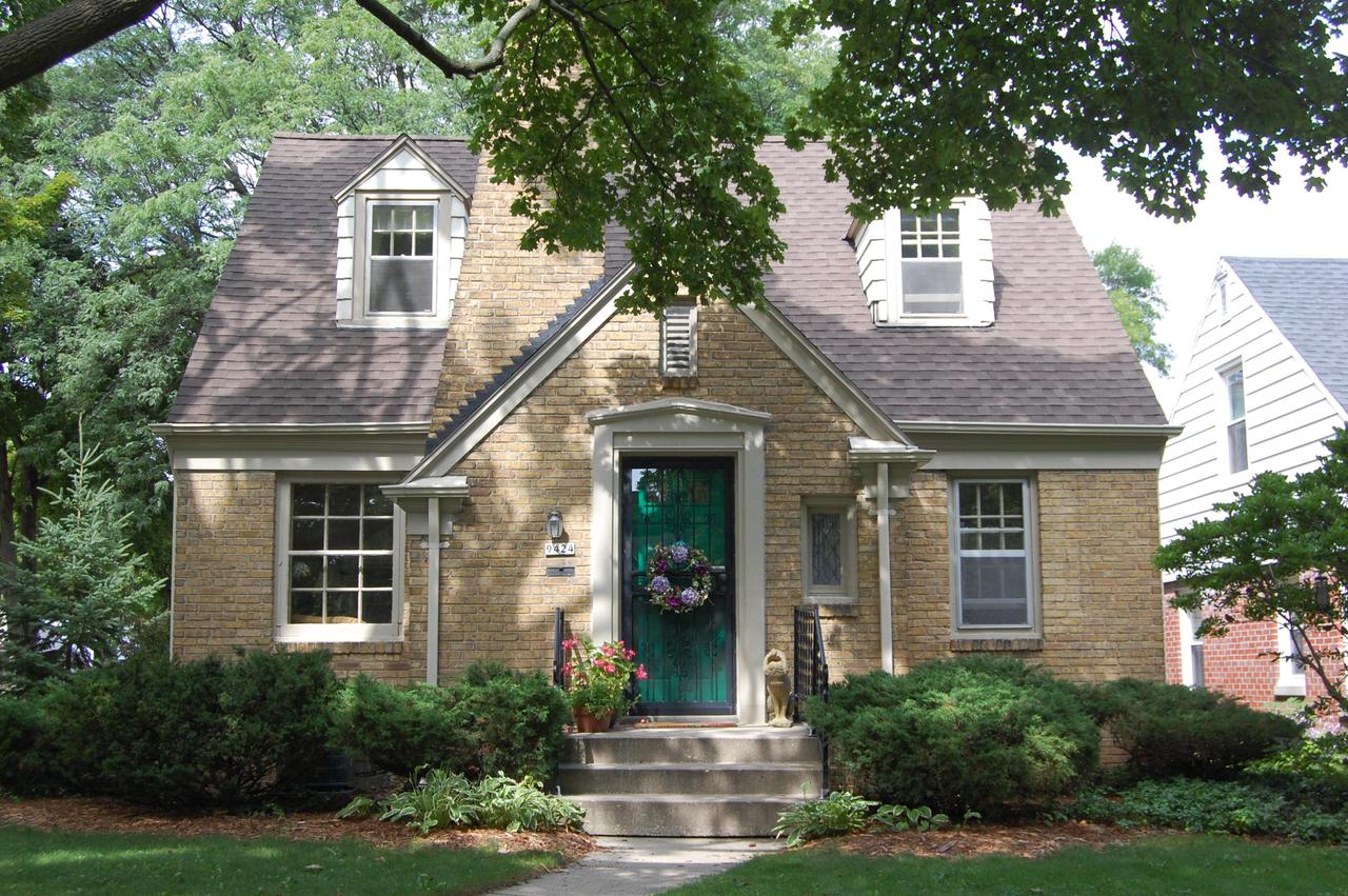 9424 W Wilson Blvd., Wauwatosa, WI 53226