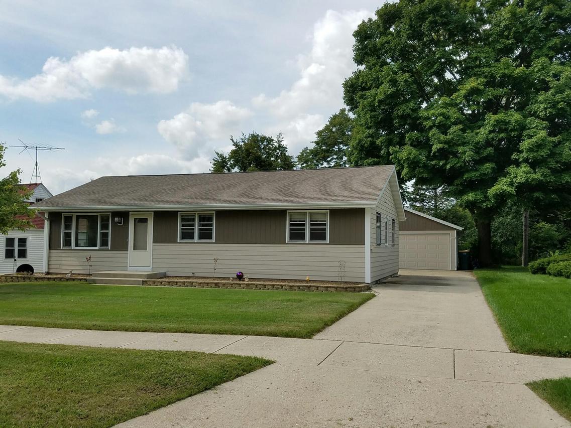 1028 Lincoln Dr, West Bend, WI 53095