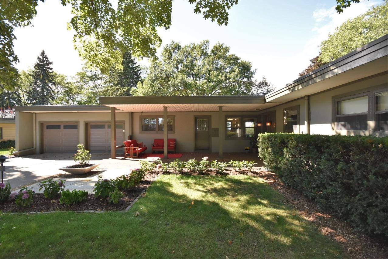 S24W23129 Lookout Dr., Waukesha, WI 53186