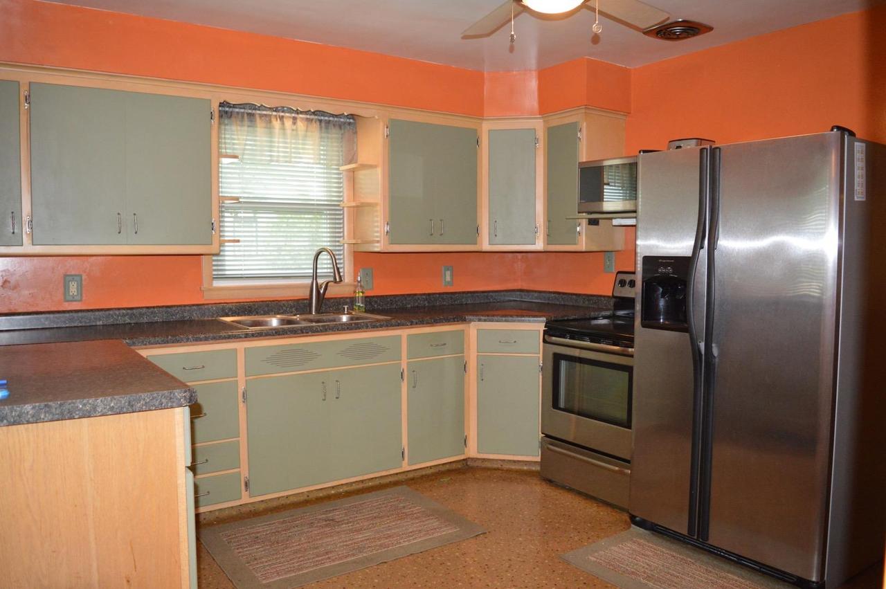 1300 Arthur Ave, Racine, WI 53405