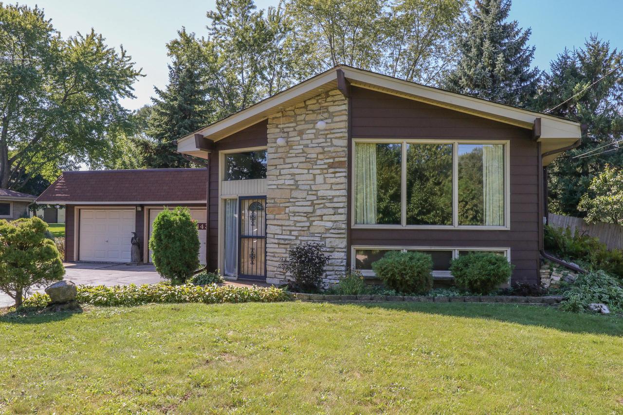 1438 Meadowlane Ave, Mount Pleasant, WI 53406