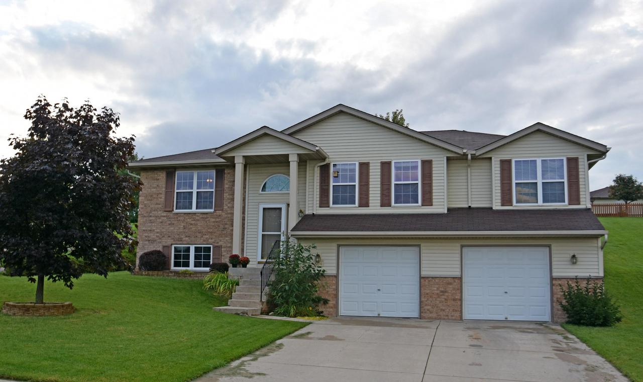 604 Brookstone Way, Watertown, WI 53094
