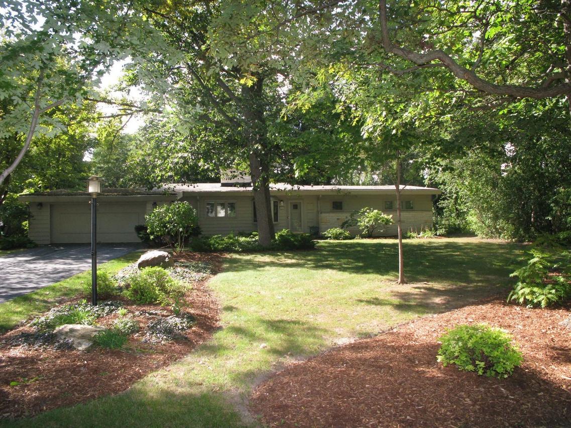 2637 N 120th St., Wauwatosa, WI 53226