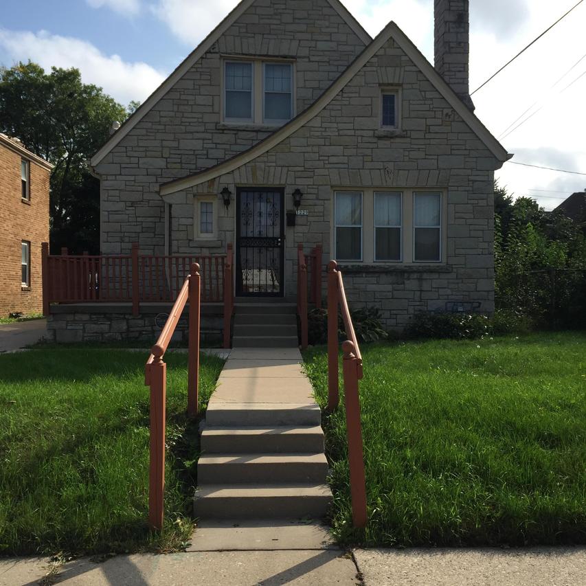 1229 W Olive St, Milwaukee, WI 53209