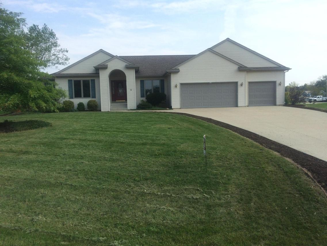 6811 Sandy Ln, Waterford, WI 53185
