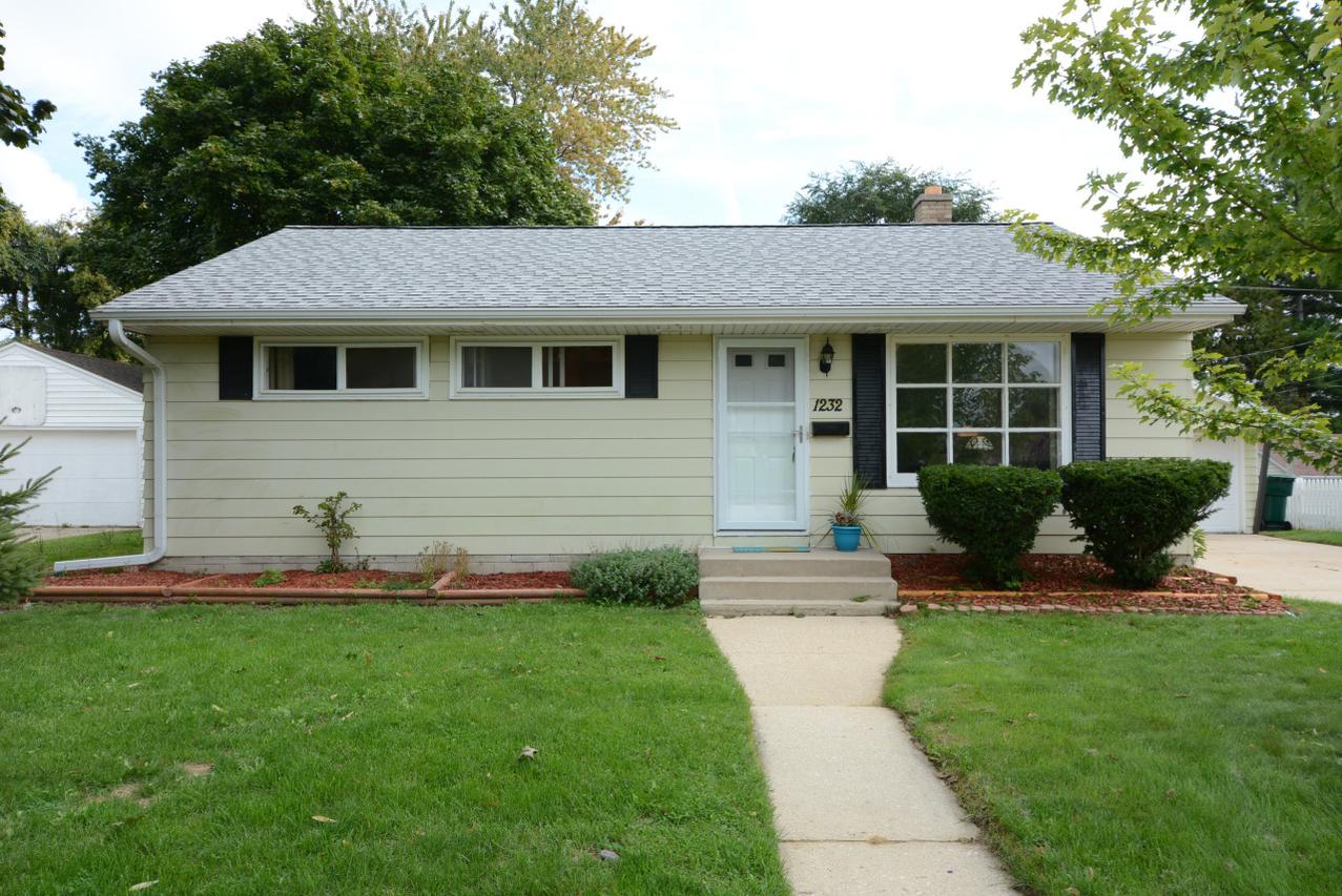 1232 4th Ave, Grafton, WI 53024