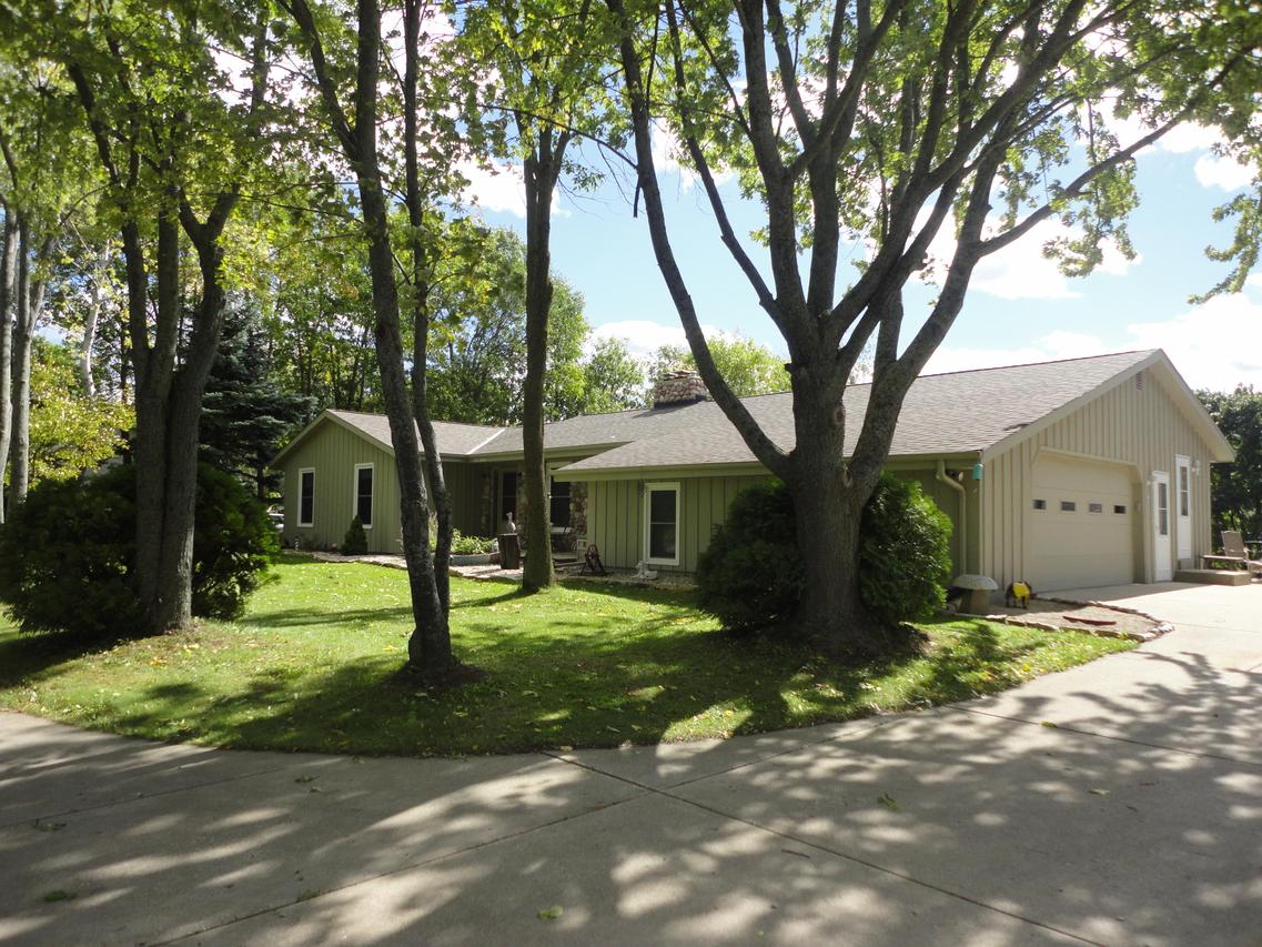 N69W27233 Hickory Chasm Rd, Lisbon, WI 53089