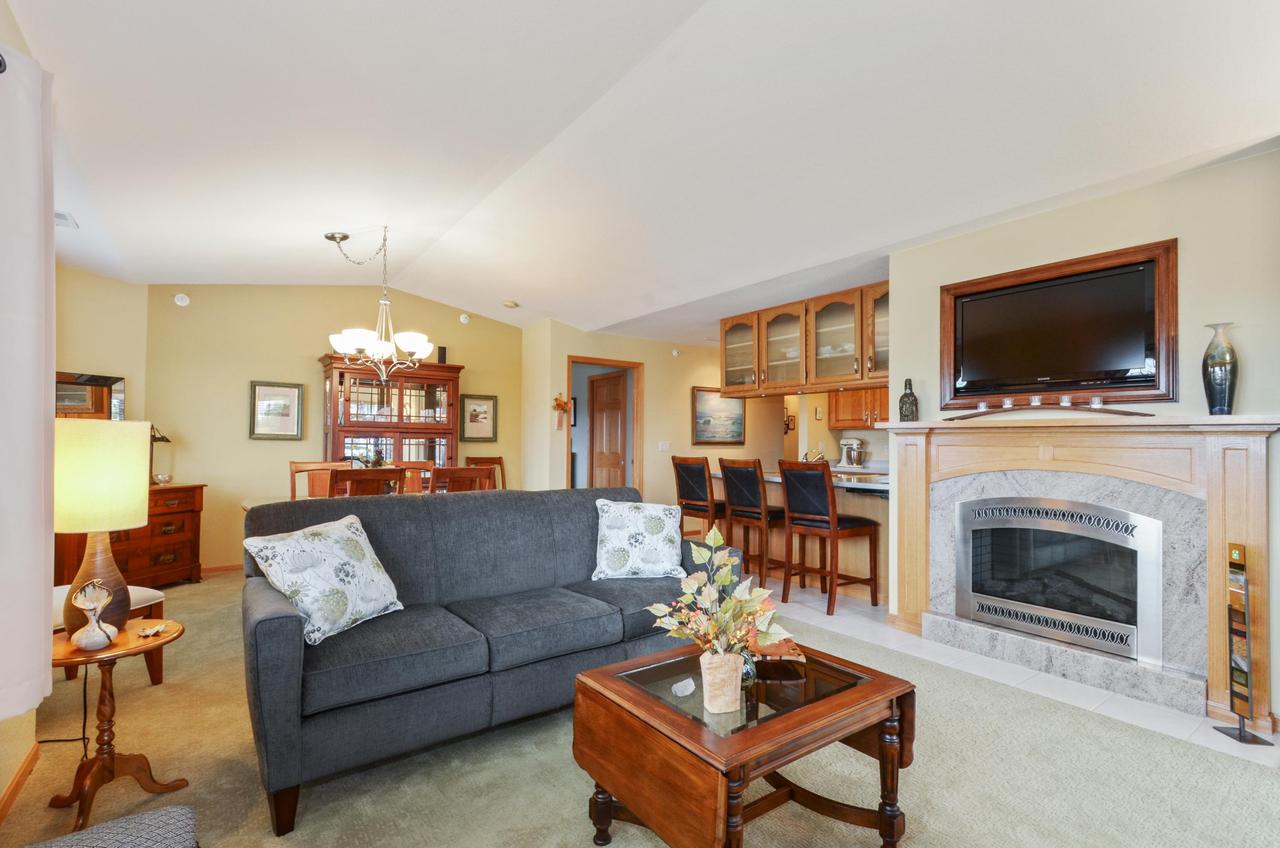 2133 1st Ave #307, Grafton, WI 53024