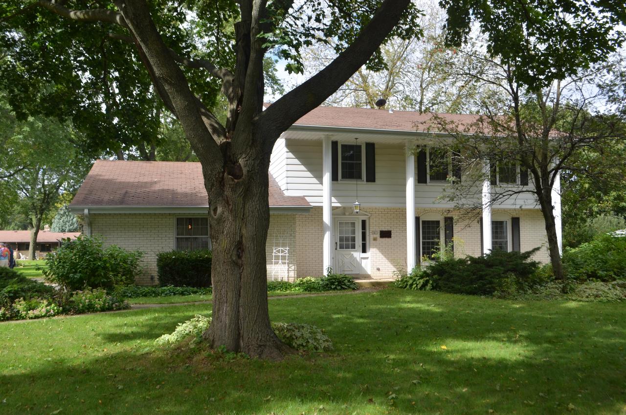 1605 N Brookfield Rd, Brookfield, WI 53045