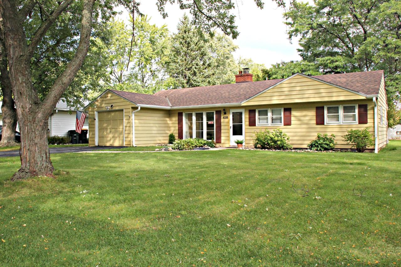 4550 N 101st St, Wauwatosa, WI 53225