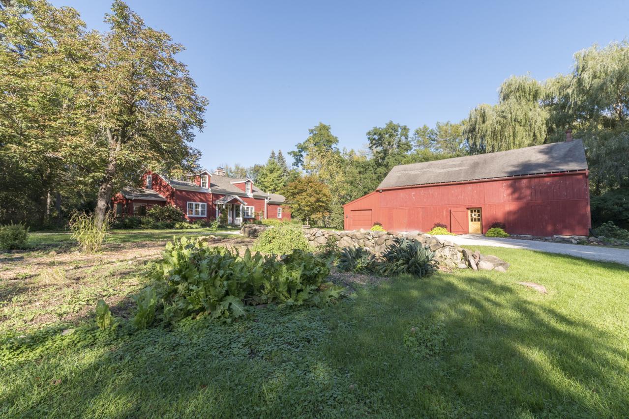 W132N12420 Mary Buth Ln, Germantown, WI 53022