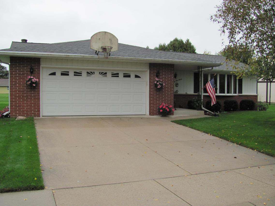 3990 Greenwood Ct, Sheboygan, WI 53081