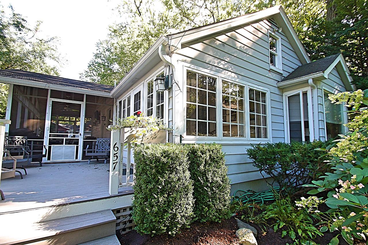 657 Ayataia Way, Fontana, WI 53147