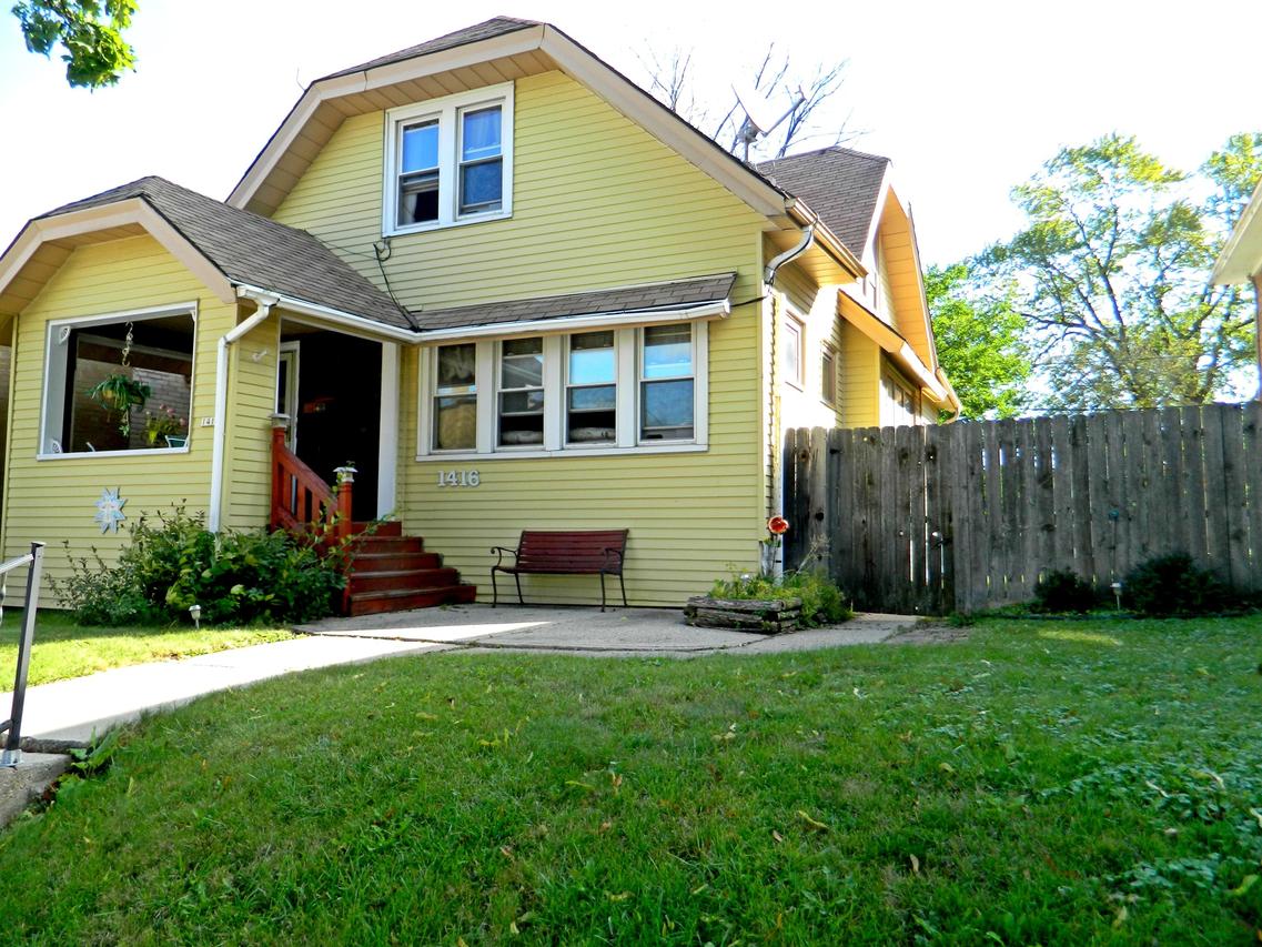 1416 S 77th St, West Allis, WI 53214