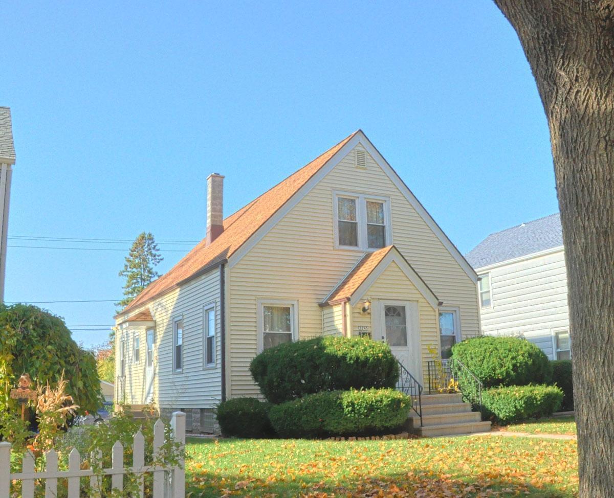 3245 S 25th St, Milwaukee, WI 53215