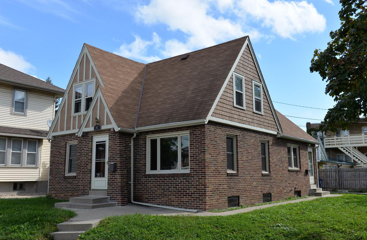 2027 Grange Ave, Racine, WI 53403