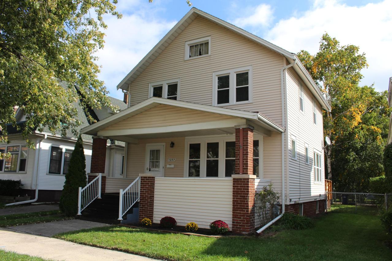 1237 Cleveland Ave, Racine, WI 53405