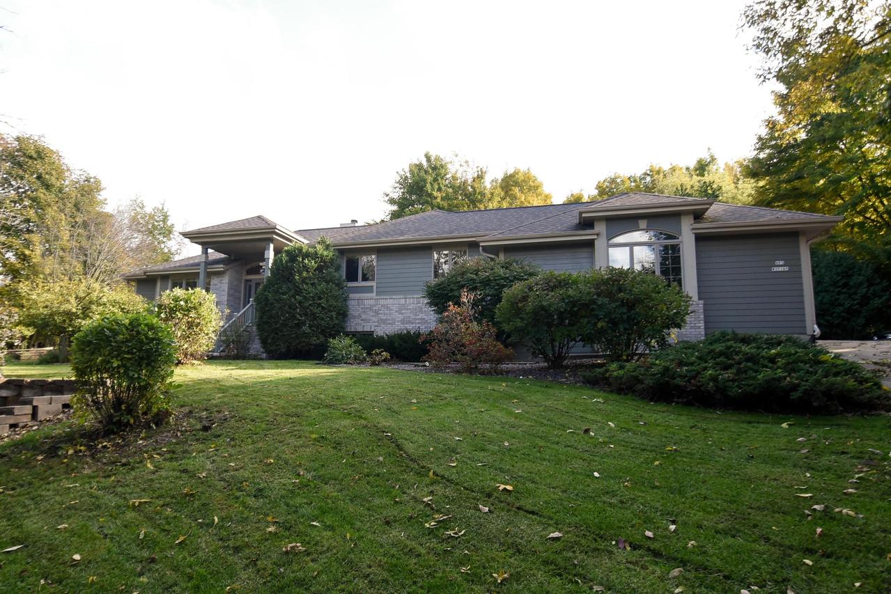 N93W25145 Bittersweet Dr, Lisbon, WI 53089