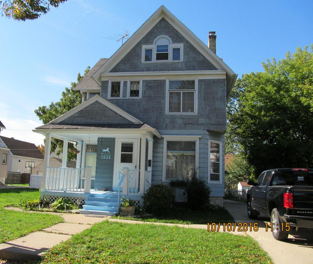 1535 S 80th St, West Allis, WI 53214